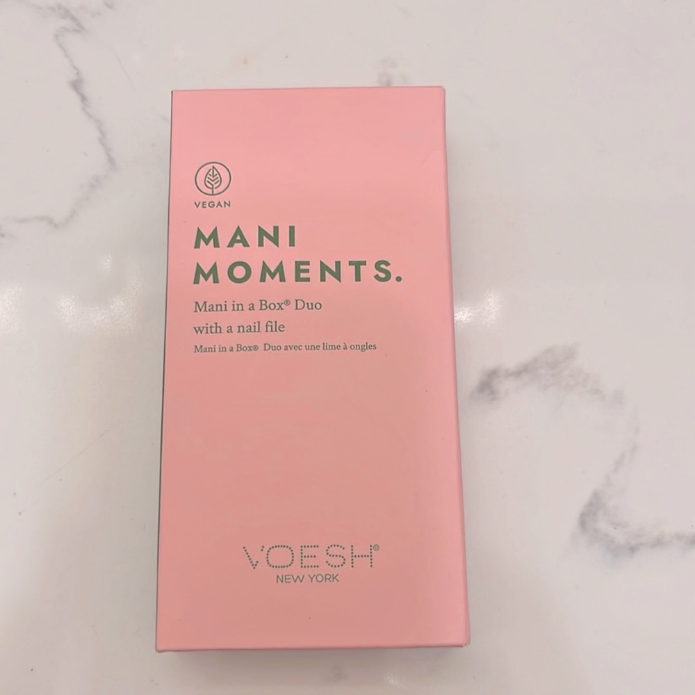 Voesh New York - Mani Moments. Mani in a box duo with nail file.